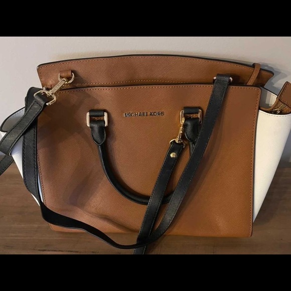 Authentic Michael Kors purse - Picture 1 of 1